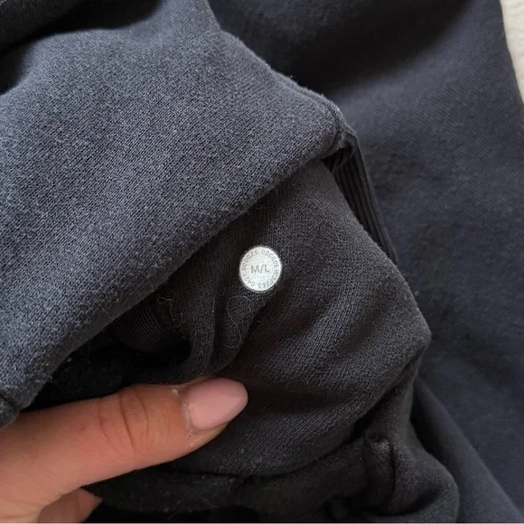 Lululemon Scuba Oversized Funnel Neck Shirt Black Size M/L - Picture 6 of 6